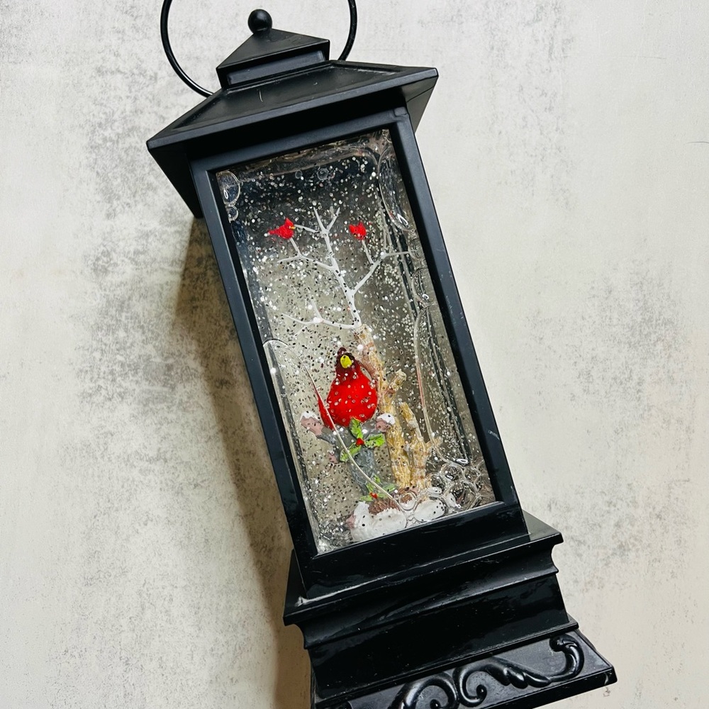 Cardinal Snow Globe